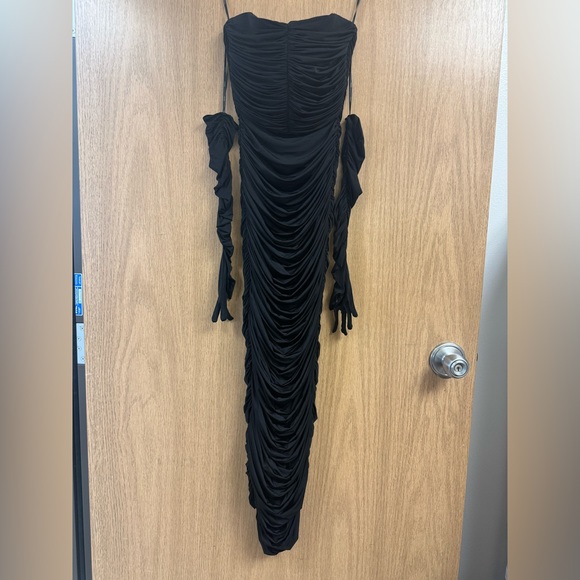 Parton Ruched Strapless Dress With Gloves - Picture 4 of 10